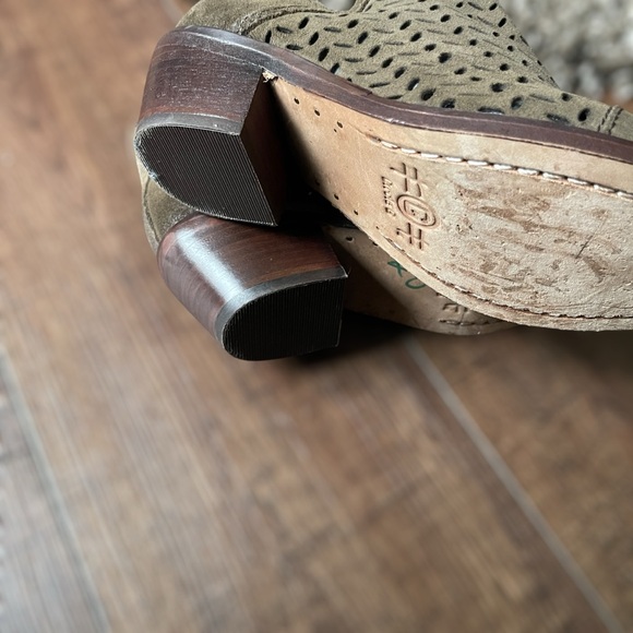 CIRCLE G Laser Cut Suede Ankle Booties •Size 8.5 • Women - Picture 12 of 16